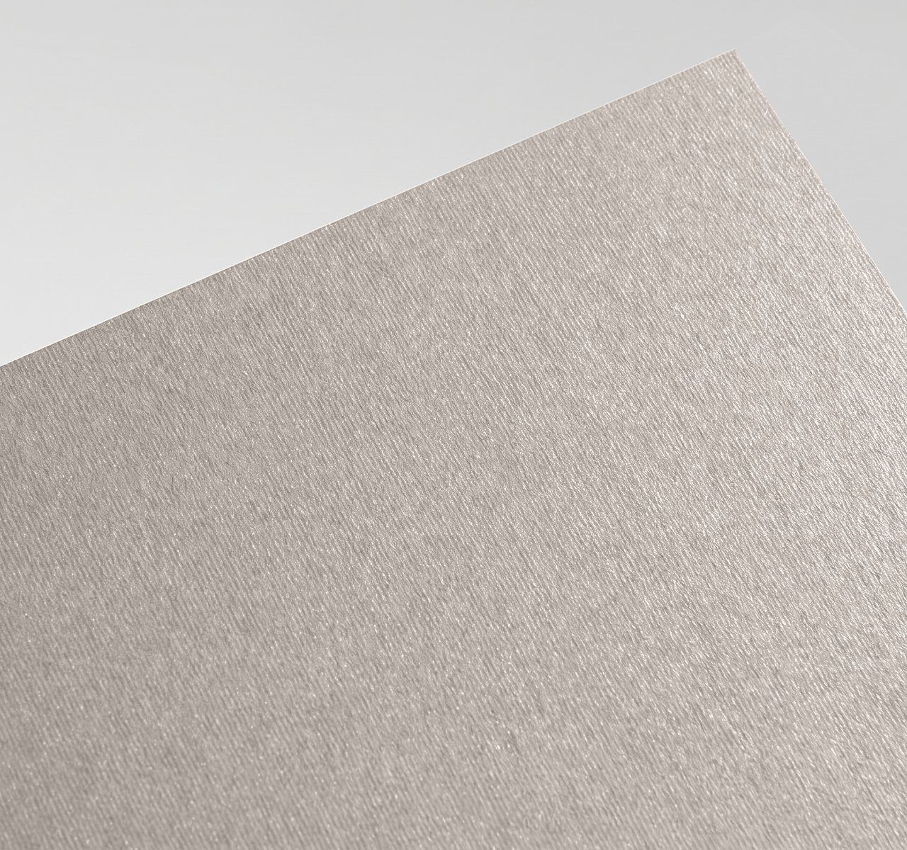 Gmund Colors Metallic Metallic 23, Metallic 23, High-pigment metallic/pearl face with a fine embossed structure; reflective and three-dimensional paper swatch