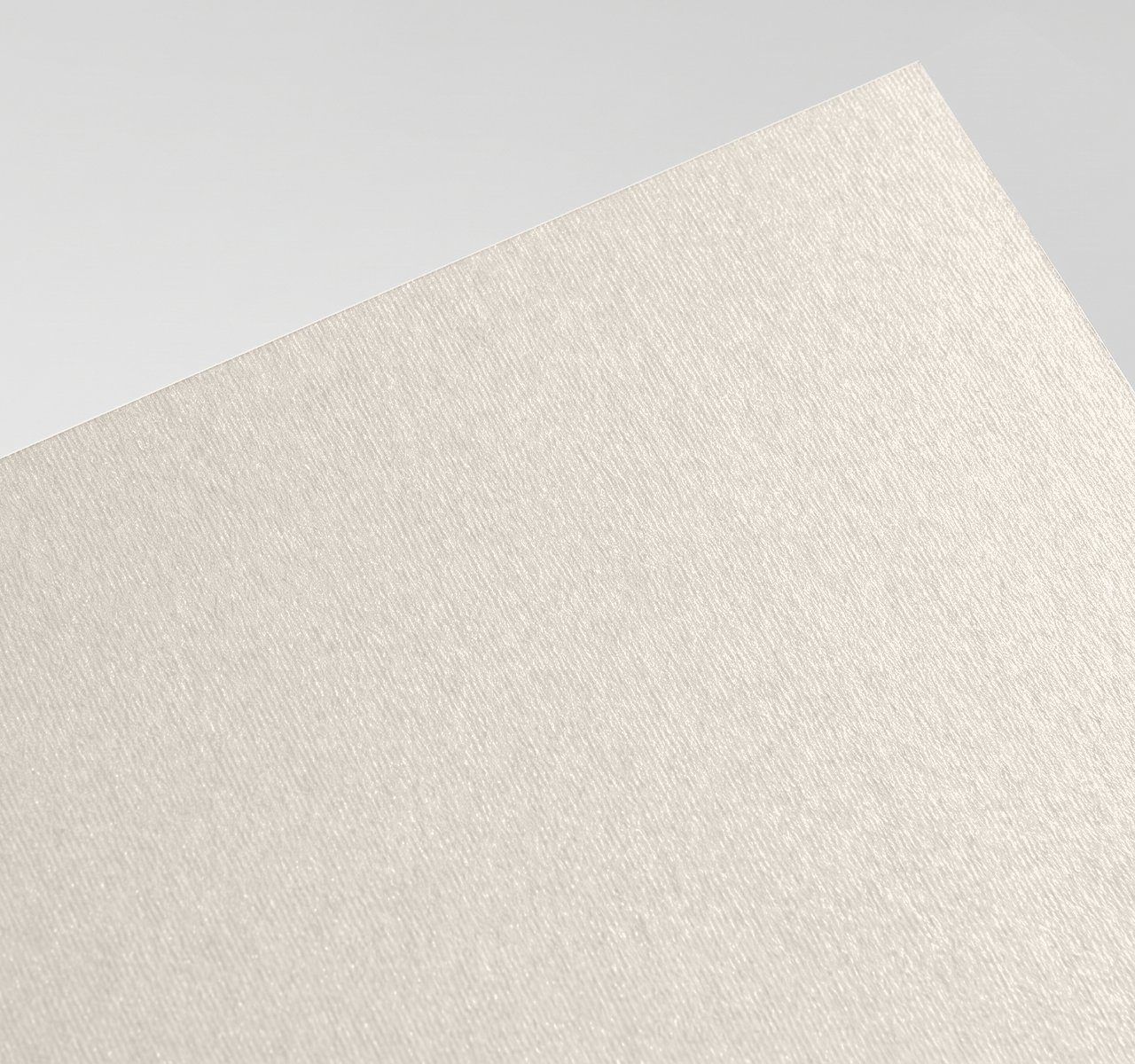 Gmund Colors Metallic Metallic 84, Metallic 84, High-pigment metallic/pearl face with a fine embossed structure; reflective and three-dimensional paper swatch