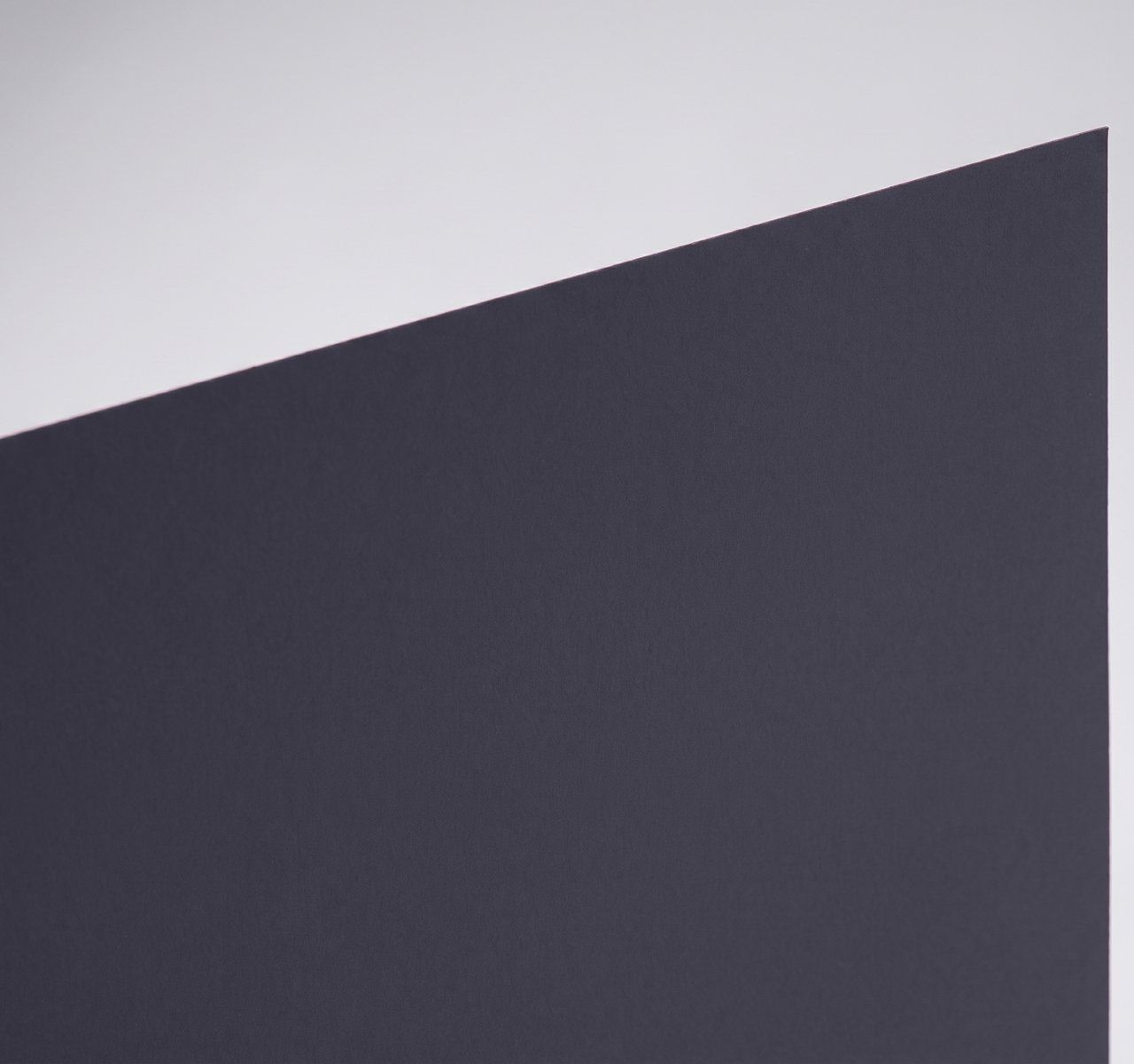 Plike Dark Blue, Dark Blue, Soft-touch, rubber-like ("plastic-like") hyper-matt coated surface; very low reflectance paper swatch