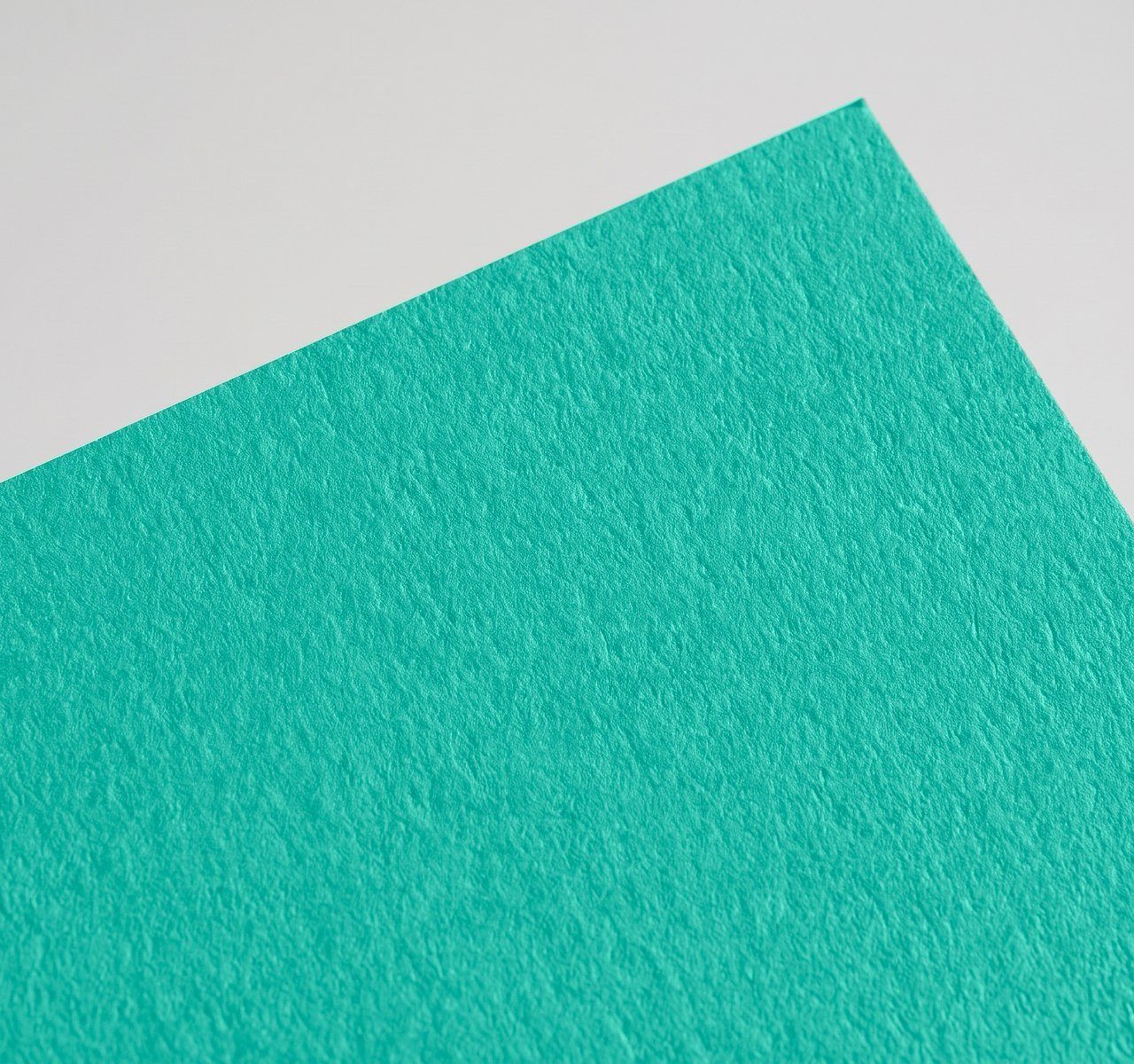 Sirio Color Rough Oasis Green, Oasis Green, rough, high-bulk uncoated, pulp-dyed paper swatch