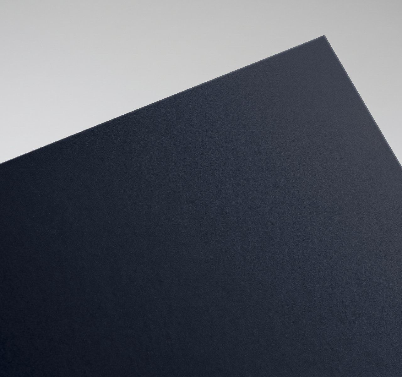 Sirio Pearl Shiny Blue, Shiny Blue, pearlescent coating on both sides (110 gsm one side) over pulp-dyed base paper swatch